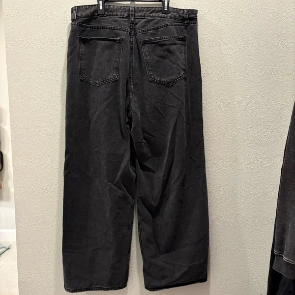 Forever 21 studded rhinestone cutout jeans - Picture 4 of 4